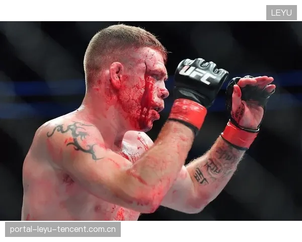 UFC拳手背摔对手动作太狠，搏击场上的极致瞬间震撼人心