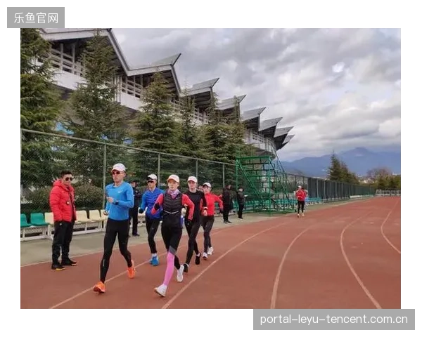 跨栏队员节奏训练效果明显，专项速度竞争激烈